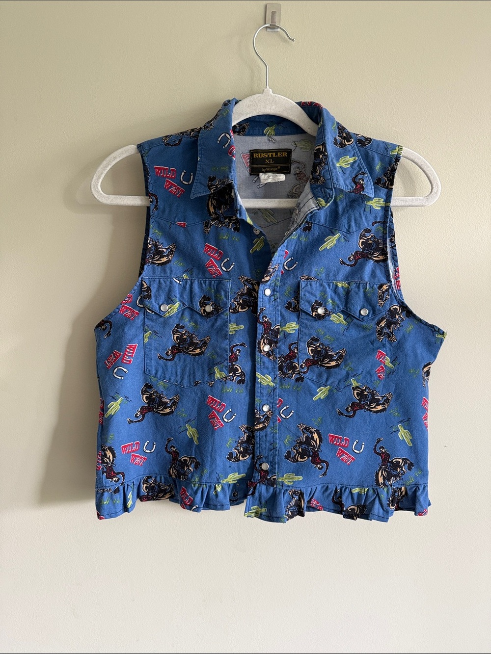 ⭐️ Reworked vintage wrangler button top crop